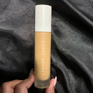 Fenty Pro Filt’r Foundation - shade 310 by Rihanna